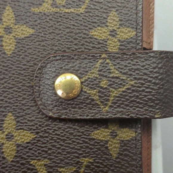 Louis Vuitton Monogram Agenda MM (Personal Size Planner/Agenda) - Picture 4 of 14